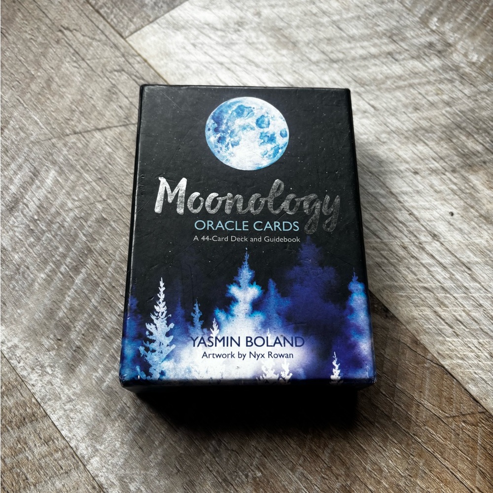 Moonology Oracle Cards by - Blue and Black